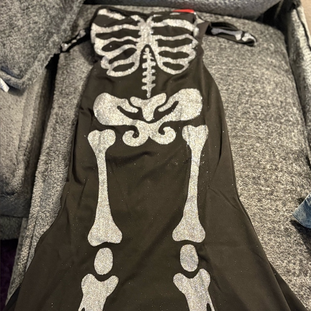 Skeleton Off-Shoulder Maxi Dress - Picture 9 of 11